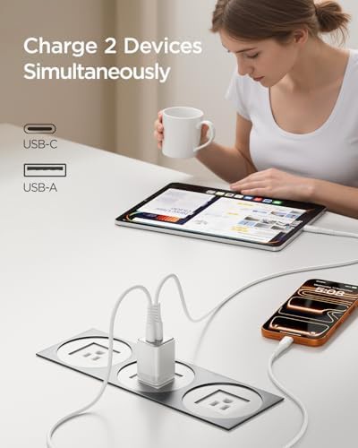 Dual port thirty watt foldable white charger — photo 3